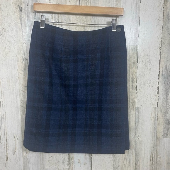 Talbots Dresses & Skirts - Talbots Vintage Wrap Skirt size 10 Dark Blue Black Plaid 100% Wool Office Preppy